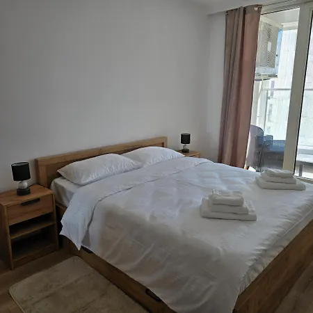 D & B Luxury 26th Floor *