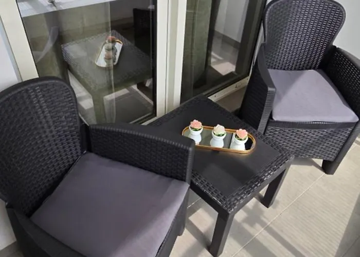 D & B Luxury 26th Floor