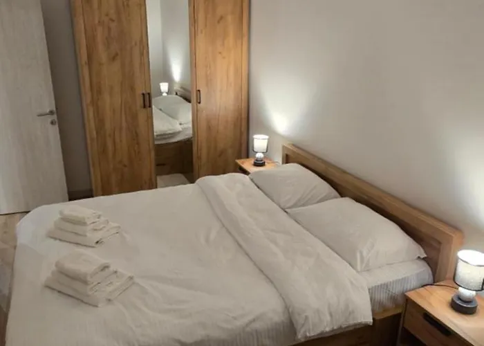 D & B Luxury 26th Floor *