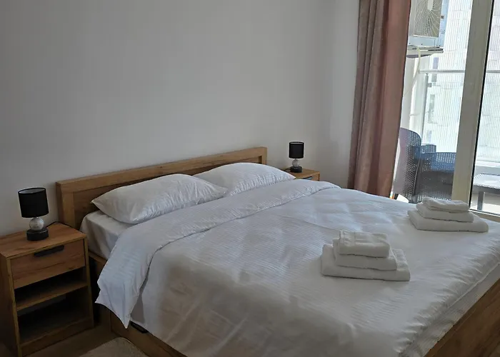 D & B Luxury 26th Floor *